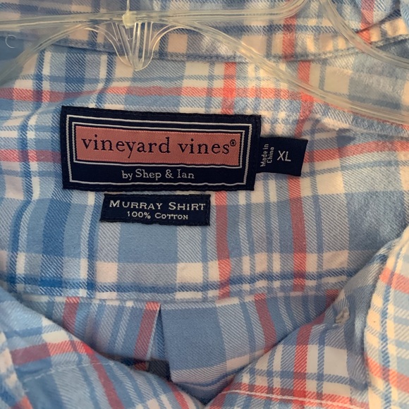 Vineyard vines button down shirt - Picture 3 of 3
